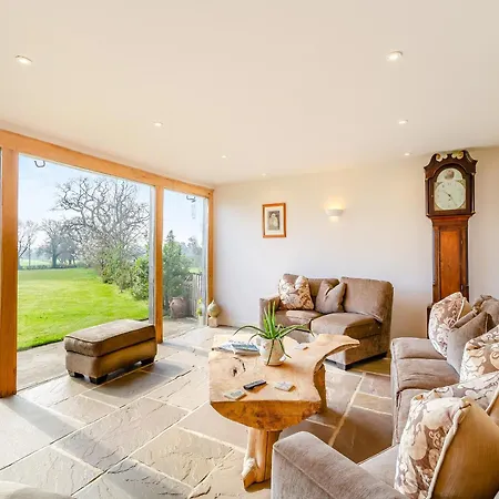 Holiday home Holmeside Barn