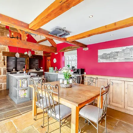 Holiday home Holmeside Barn